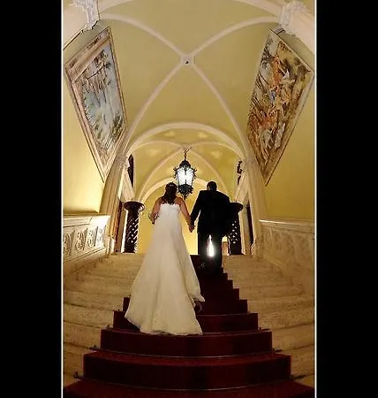 Castello Di Valenzano Hotel *